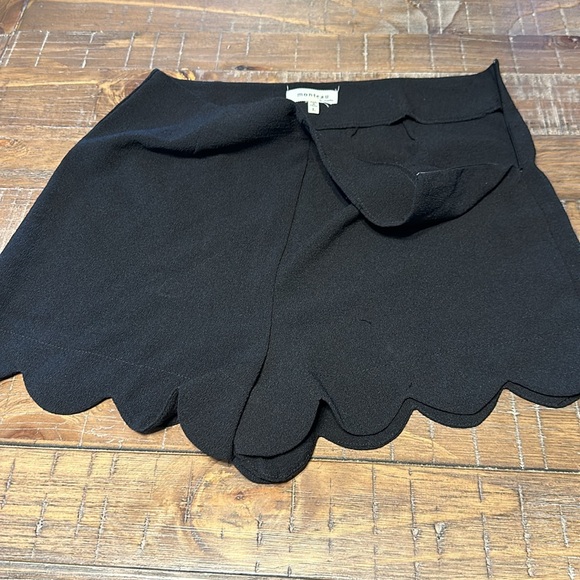 Monteau Black scalloped bottom shorts - Picture 4 of 6